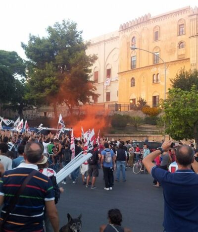 Devastazione e saccheggio: non basta la partecipazione ad un corteo per integrare il reato